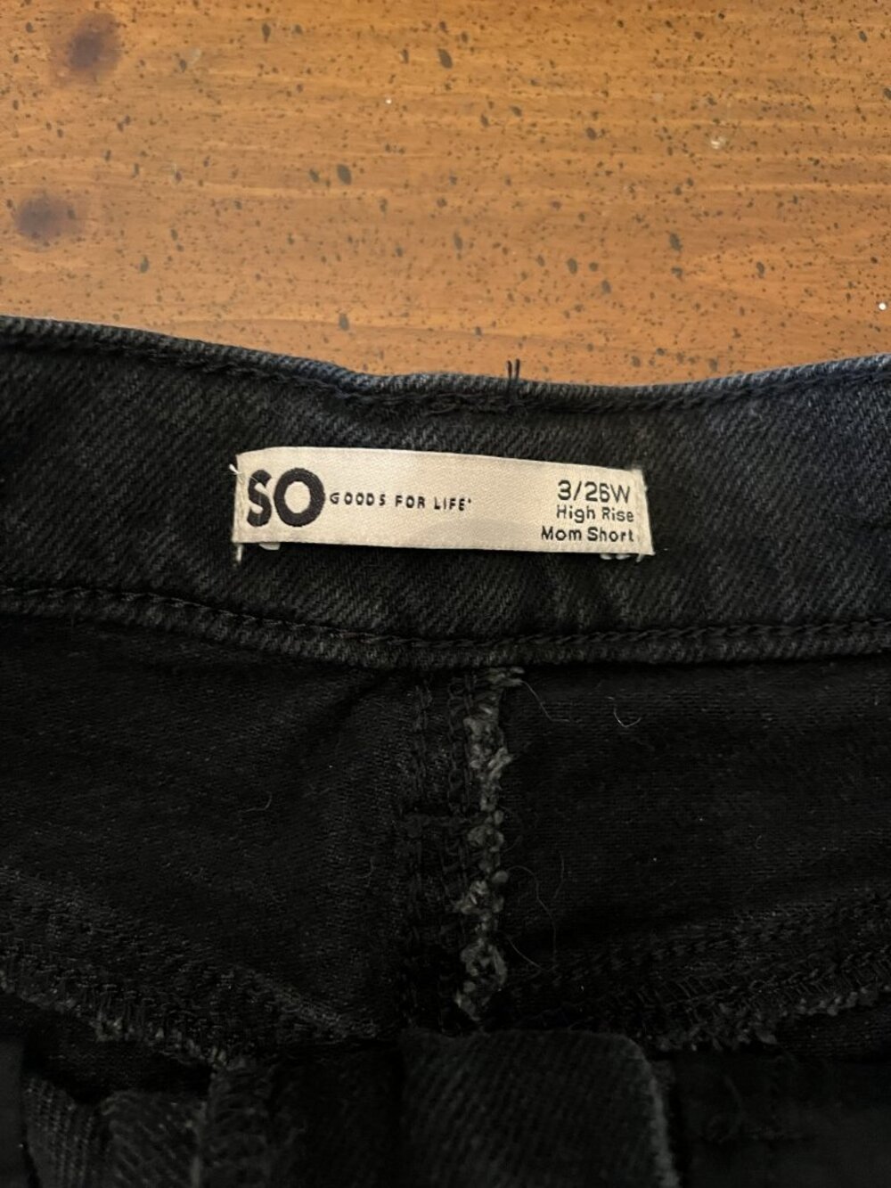 SO Two-Toned Black High Rise Frayed Hem Mom Jean Shorts - Size 3 - Picture 4 of 6
